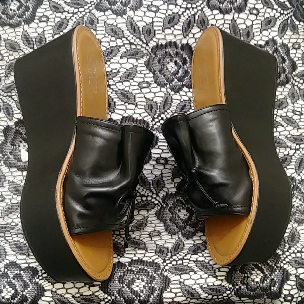 Shoes - Picture 4 of 4